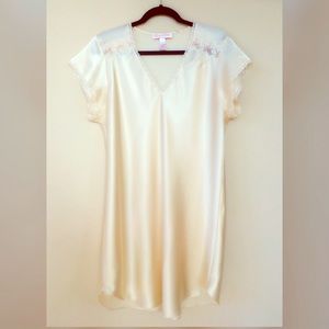 Oscar De La Renta Pink Label nightgown